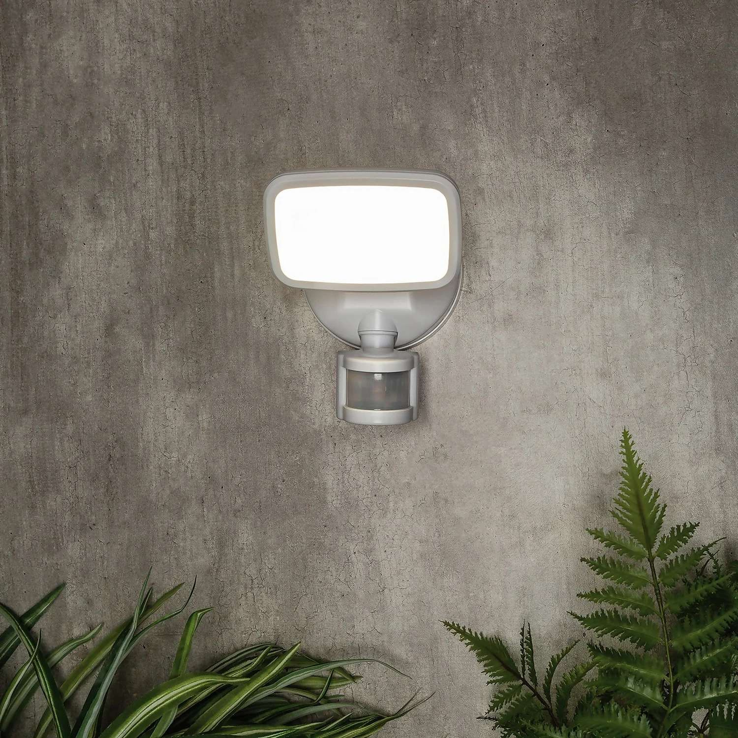 Lynn LED Outdoor Floodlight With PIR Sensor (IP65) - White 3 Lynn LED Outdoor Floodlight With PIR Sensor (IP65) - White
